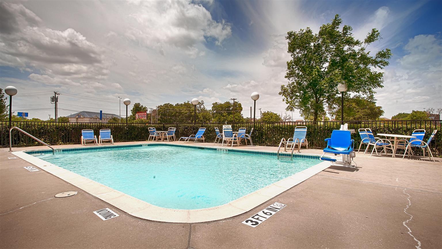 Best Western Northwest Inn Далас Екстериор снимка
